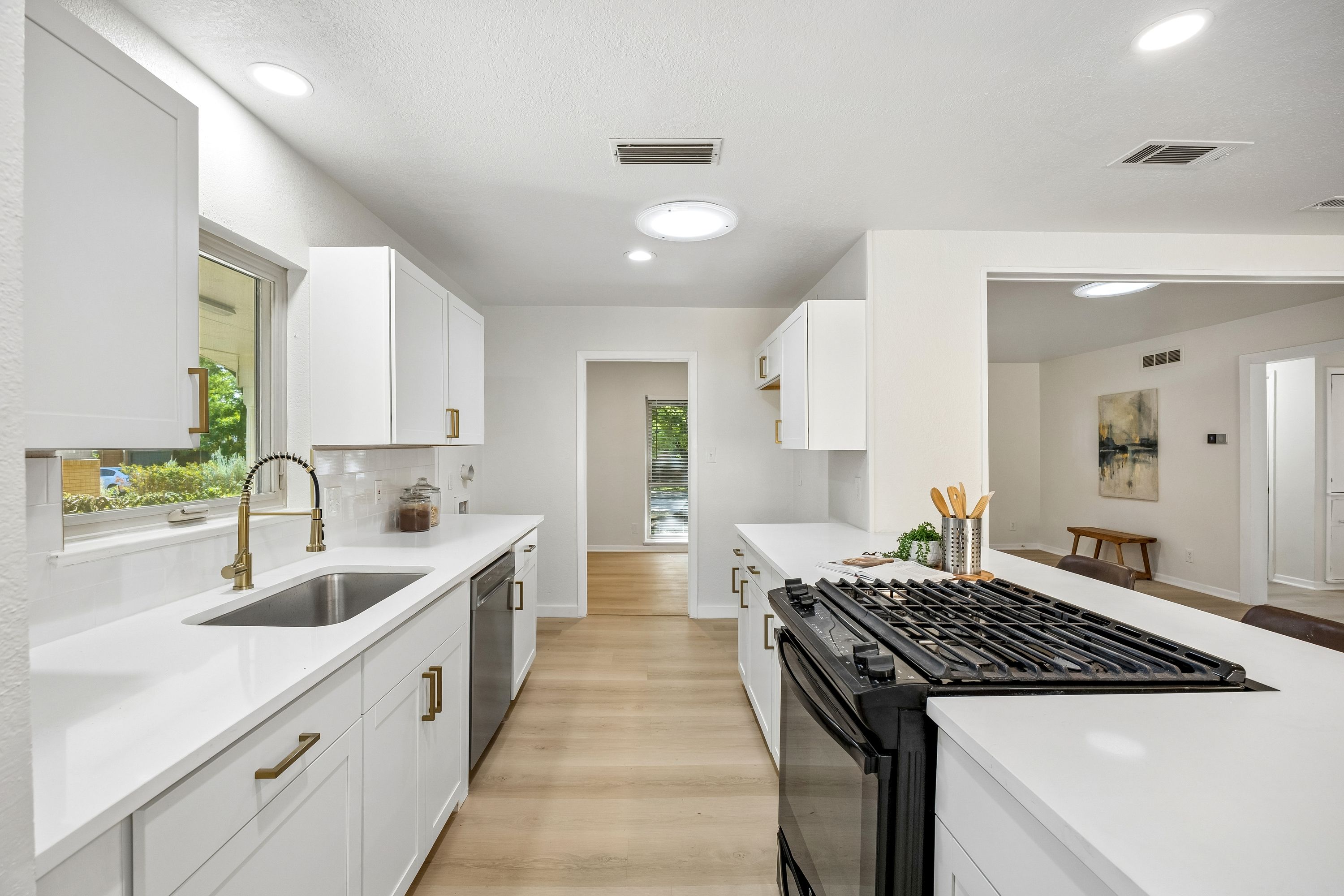  Light-Filled Midcentury Living Near White Rock Lake - 物件實景