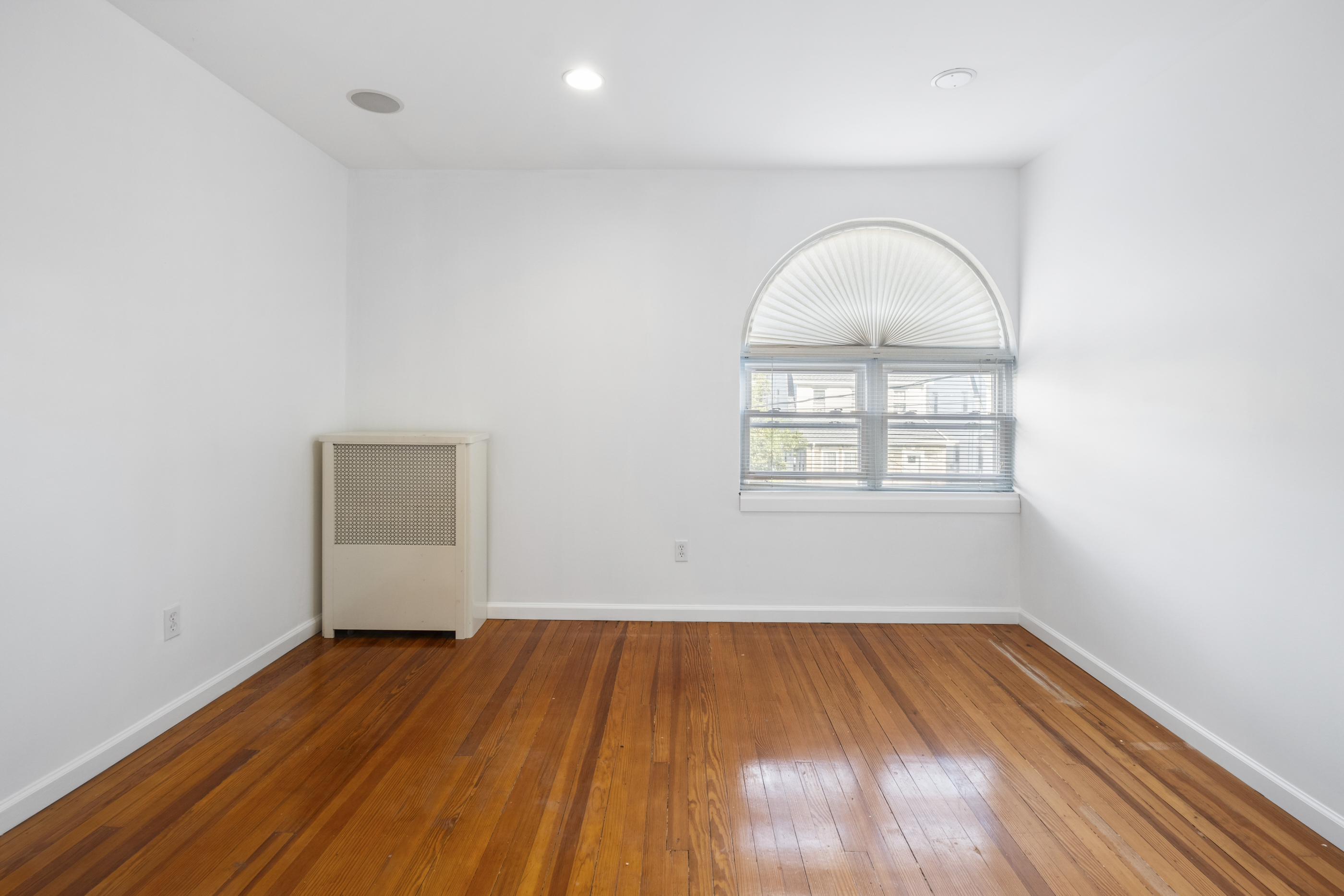 Floral Park, New York, 11001, United States, 3 Bedrooms Bedrooms, ,2 BathroomsBathrooms,Residential,For Sale,1973854