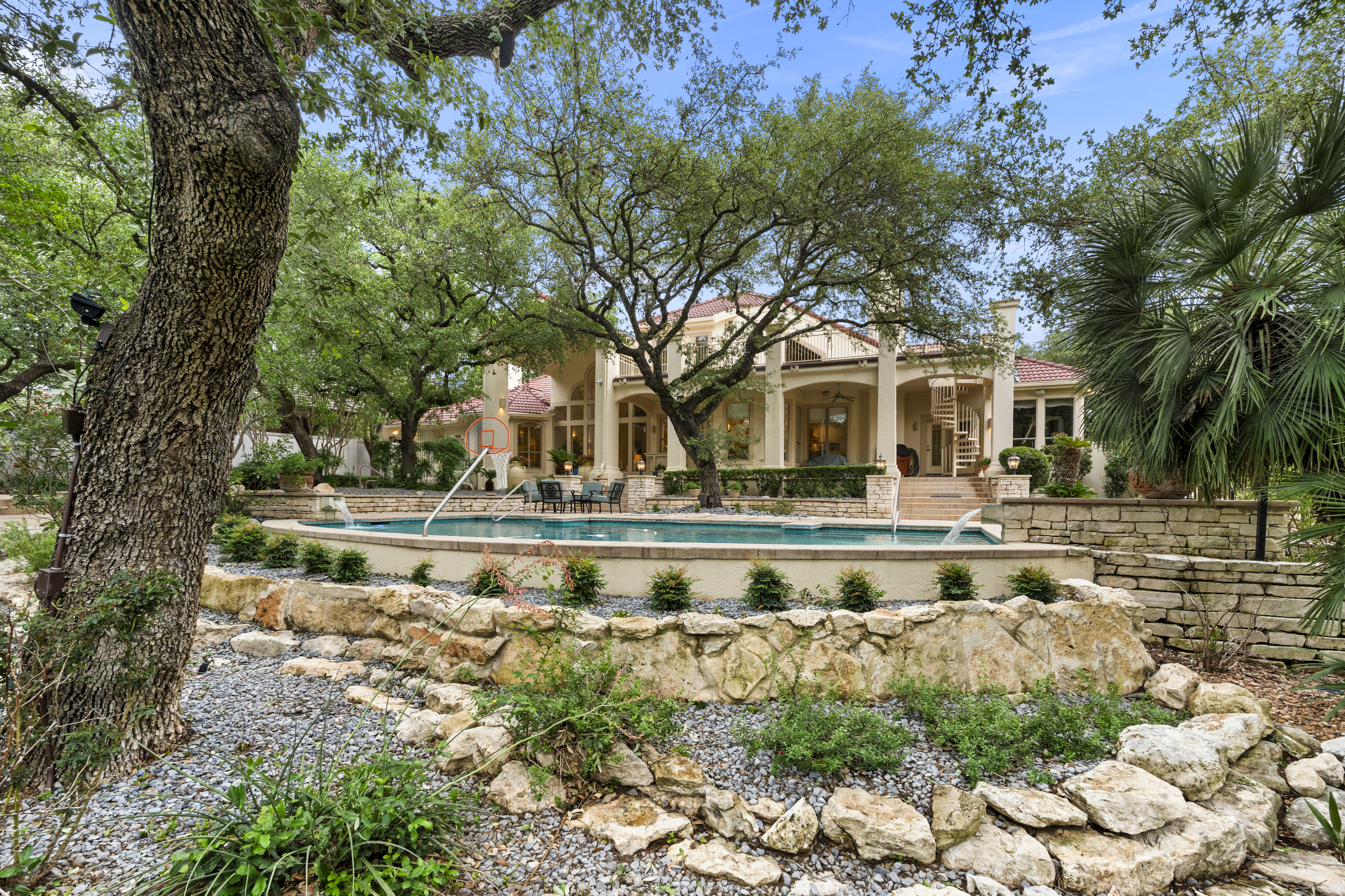  Grand Dominion Estate Showcasing Luxury, Privacy & Architectural Excellence - 物件實景