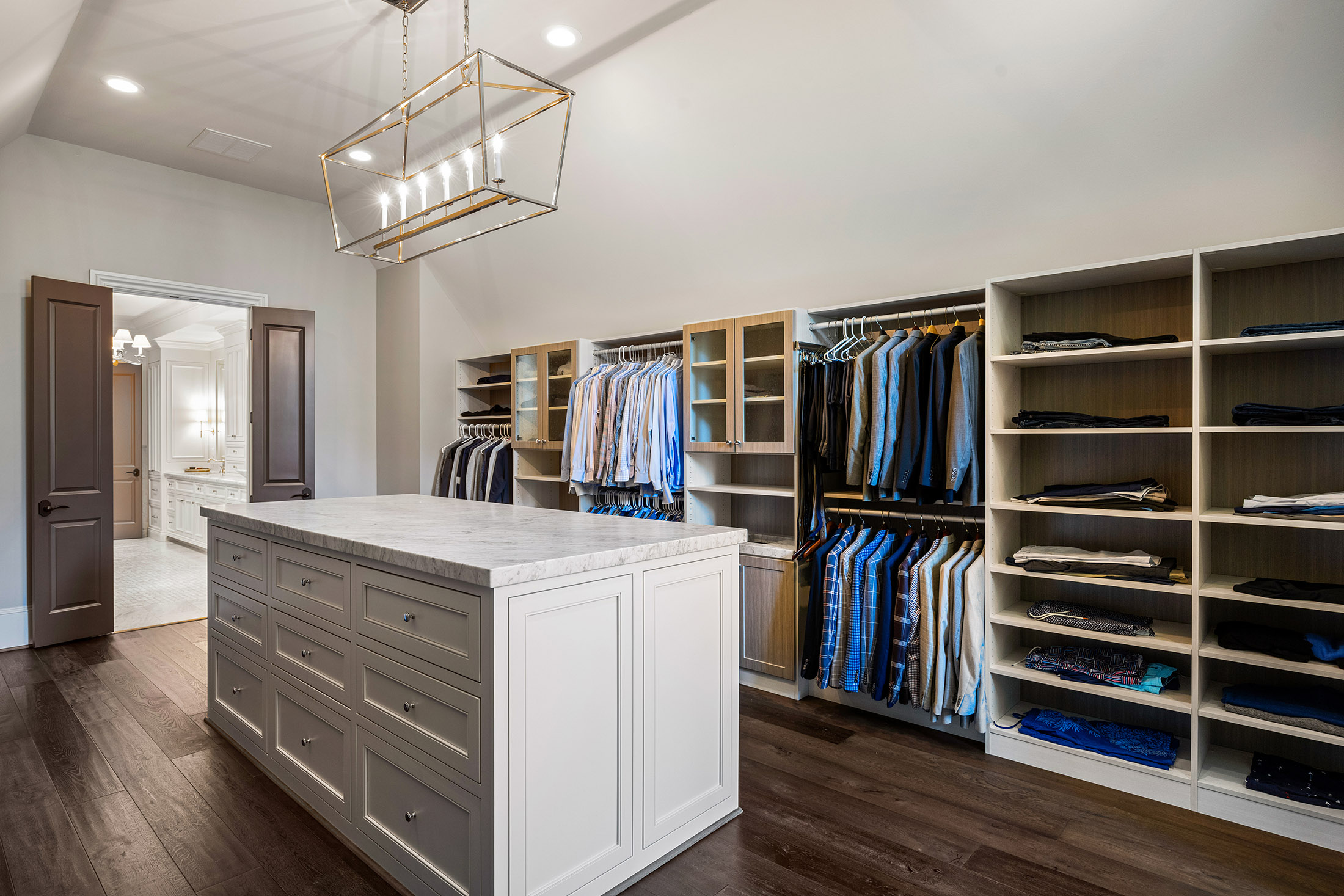  Buckhead Estate Pairs Architectural Presence with Richly Layered Interiors - 物件實景