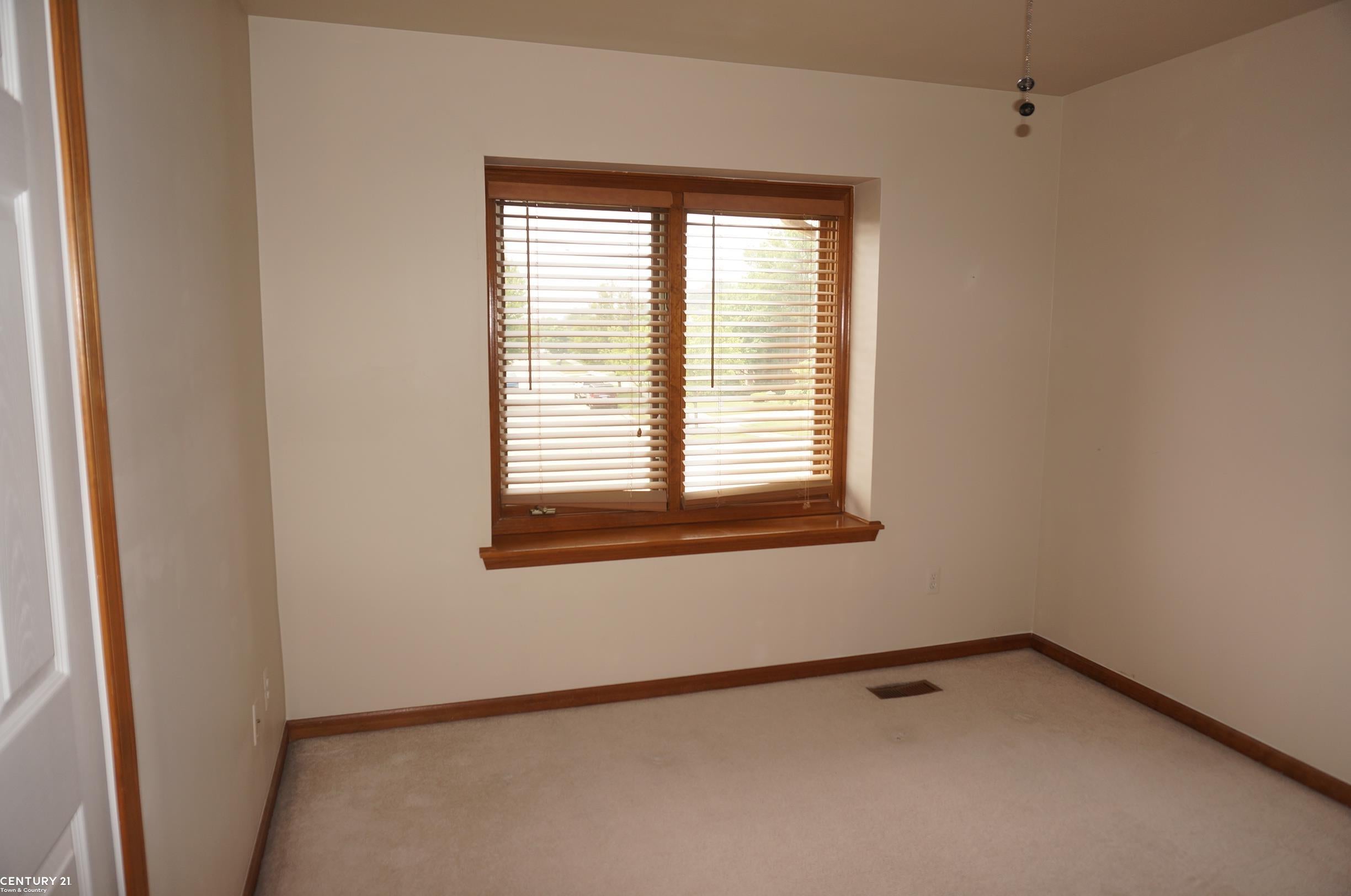 Macomb Twp, Michigan, 48044, United States, 4 Bedrooms Bedrooms, ,4 BathroomsBathrooms,Residential,For Sale,1894299