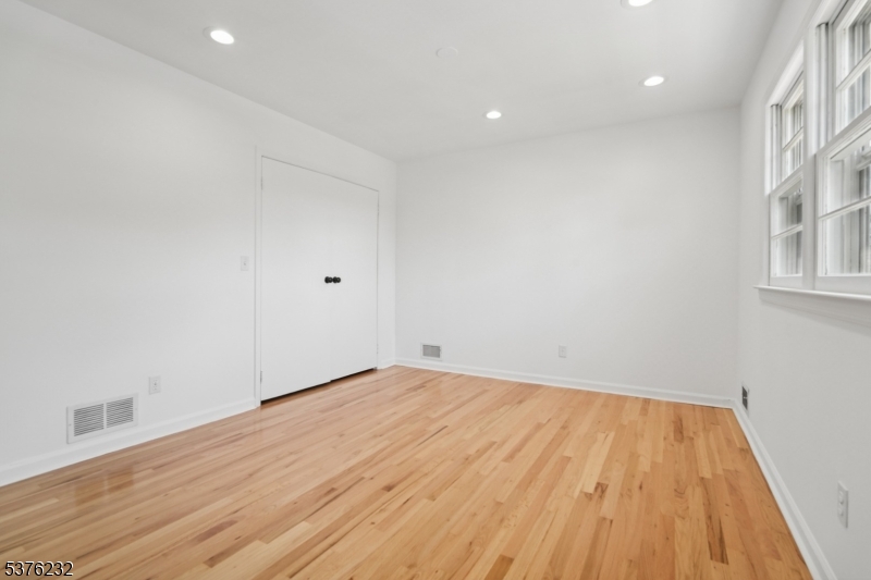 West Orange Twp., New Jersey, 07052, United States, 4 Bedrooms Bedrooms, ,3 BathroomsBathrooms,Residential,For Sale,1918388