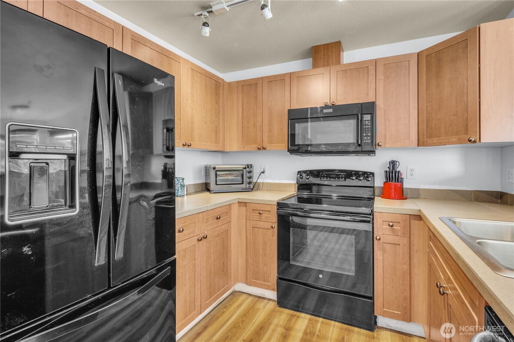 SEATTLE, Washington, 98119, United States, 3 Bedrooms Bedrooms, ,2 BathroomsBathrooms,Residential,For Sale,1762167