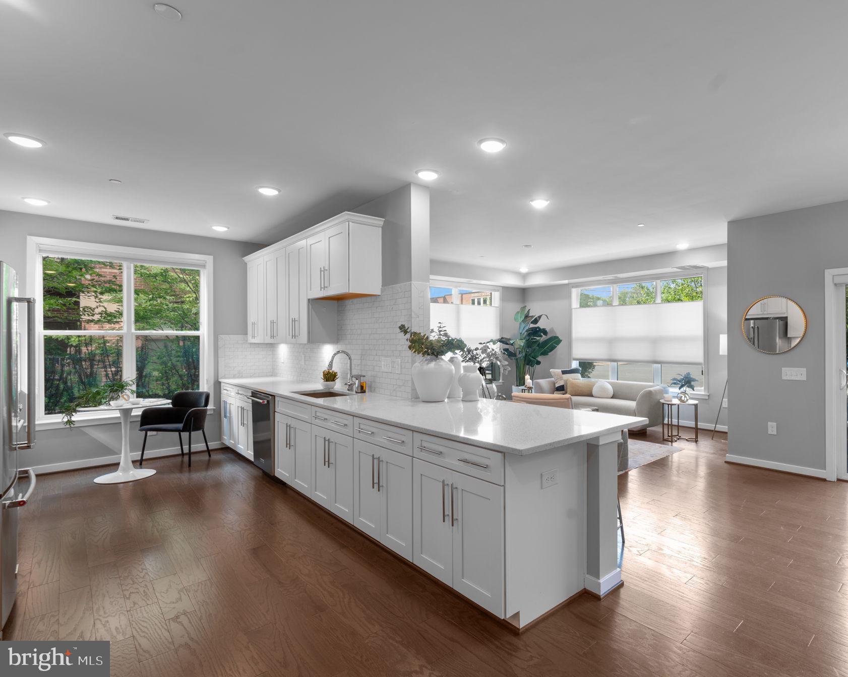Fairfax, Virginia, 22030, United States, 2 Bedrooms Bedrooms, ,2 BathroomsBathrooms,Residential,For Sale,1893335