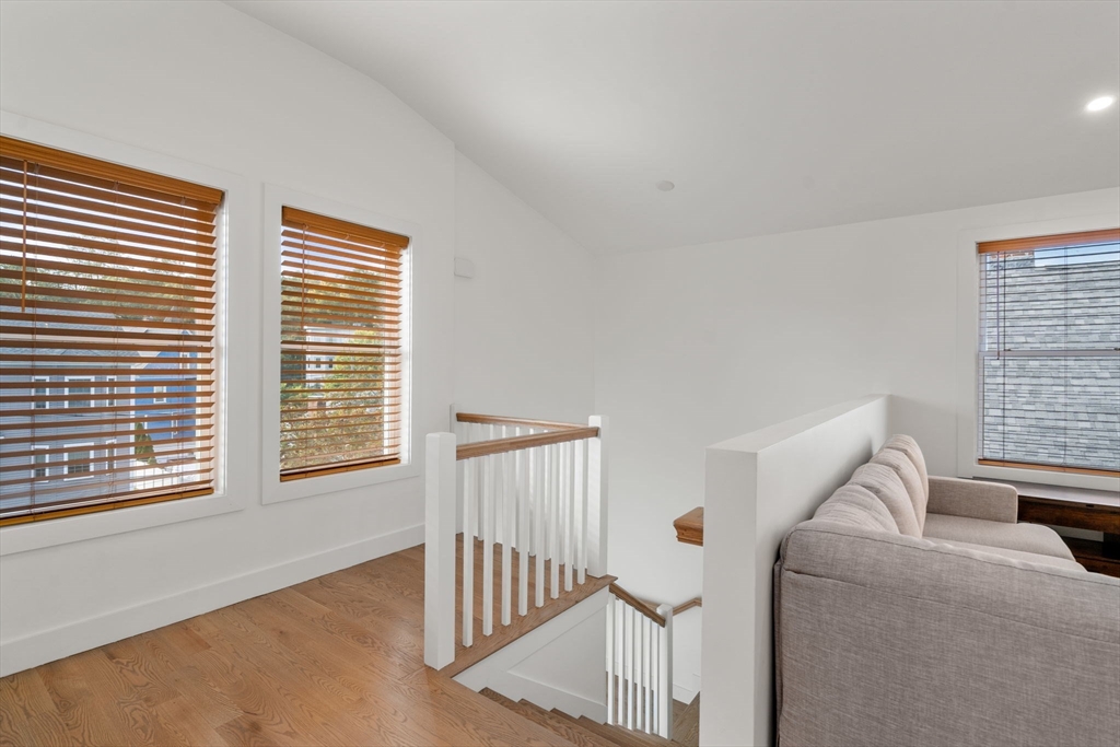 Waltham, Massachusetts, 02451, United States, 3 Bedrooms Bedrooms, ,2 BathroomsBathrooms,Residential,For Sale,1960528