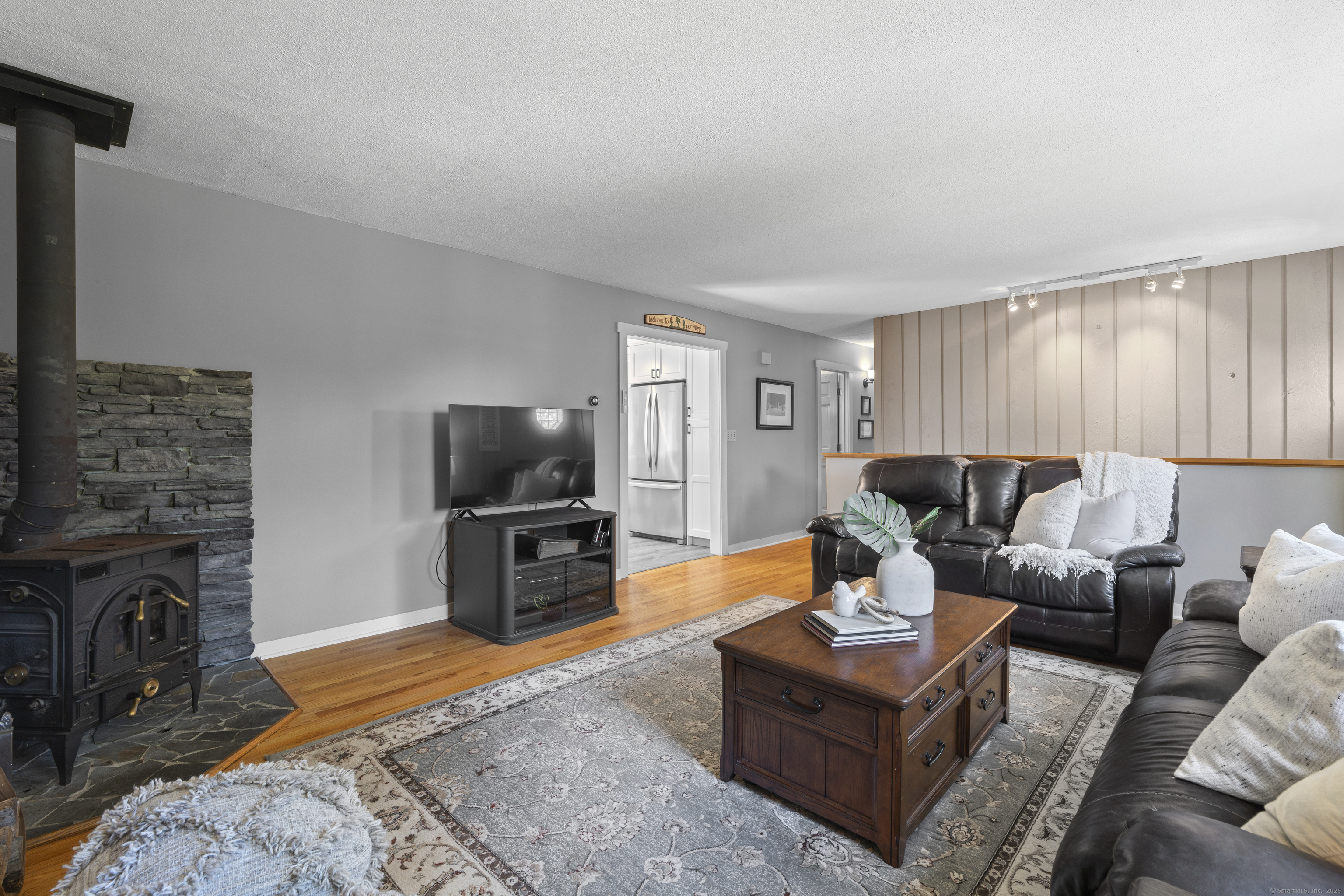 Newtown, Connecticut, 06482, United States, 3 Bedrooms Bedrooms, ,2 BathroomsBathrooms,Residential,For Sale,1962604