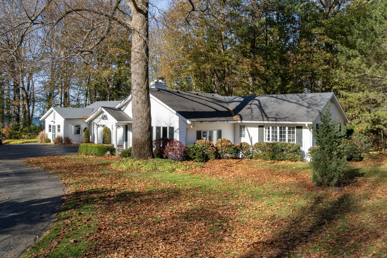 Fennville, Michigan, 49408, United States, 9 Bedrooms Bedrooms, ,10 BathroomsBathrooms,Residential,For Sale,1992421