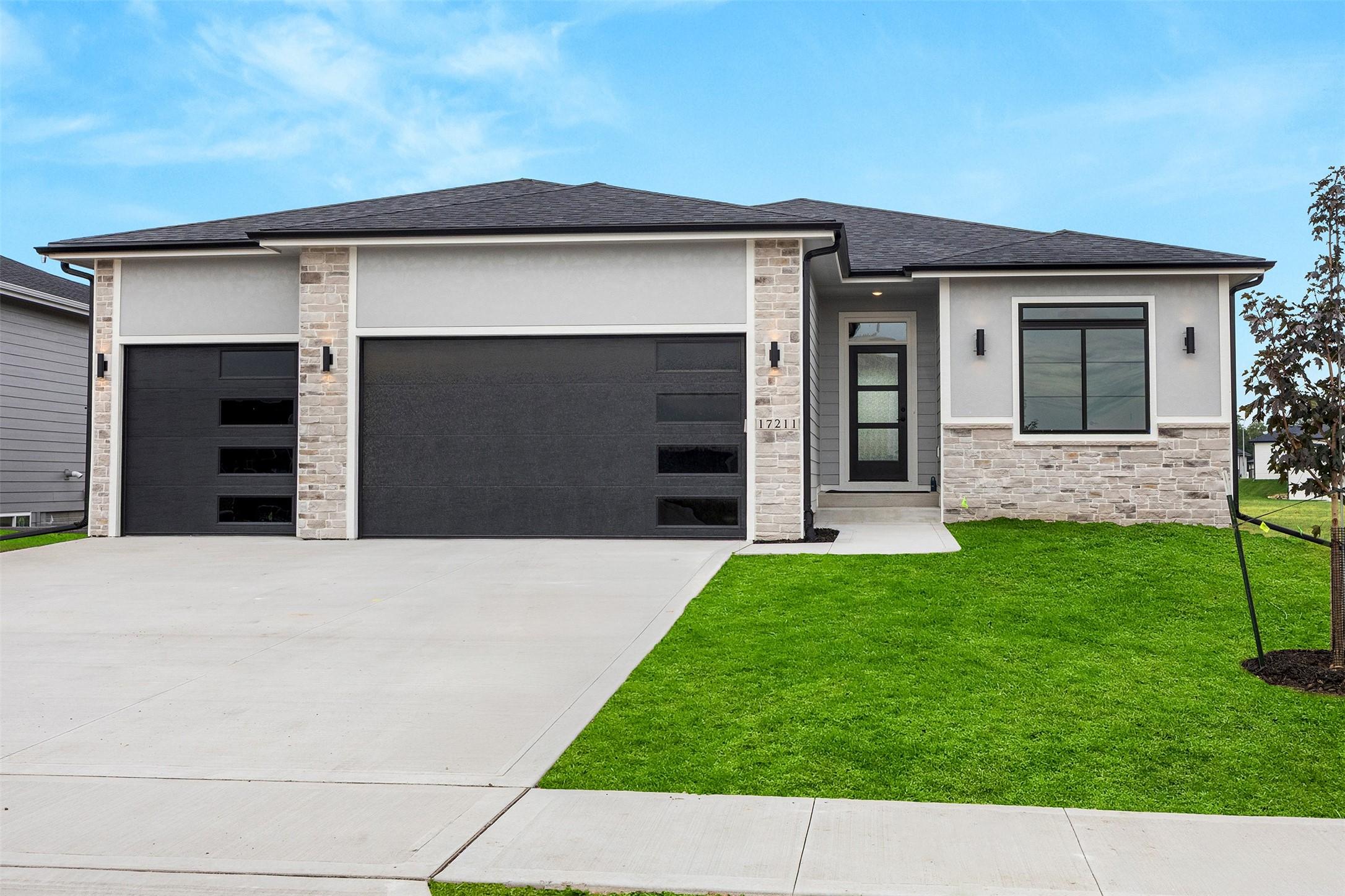 Urbandale, Iowa, 50323, United States, 4 Bedrooms Bedrooms, ,3 BathroomsBathrooms,Residential,For Sale,1975172