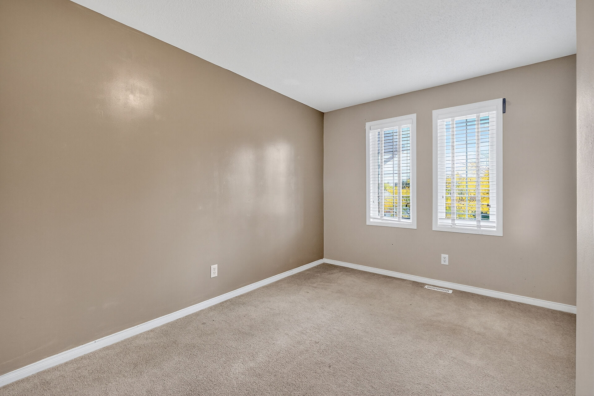 Ottawa, Ontario, K2W1E1, CA, 3 Bedrooms Bedrooms, ,3 BathroomsBathrooms,Residential,For Sale,1995671