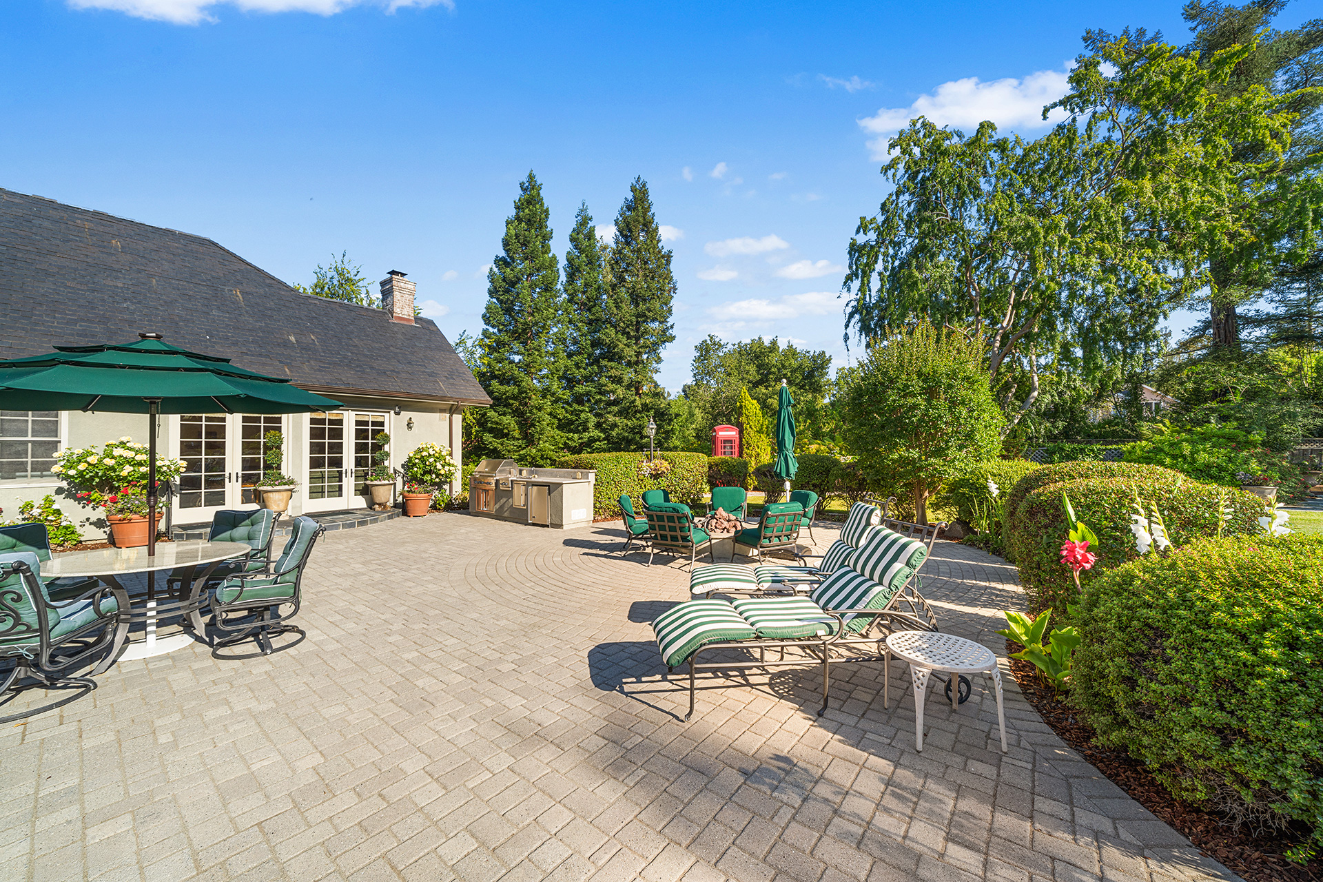  Stunning Saratoga Estate on Expansive Private Grounds - 物件實景