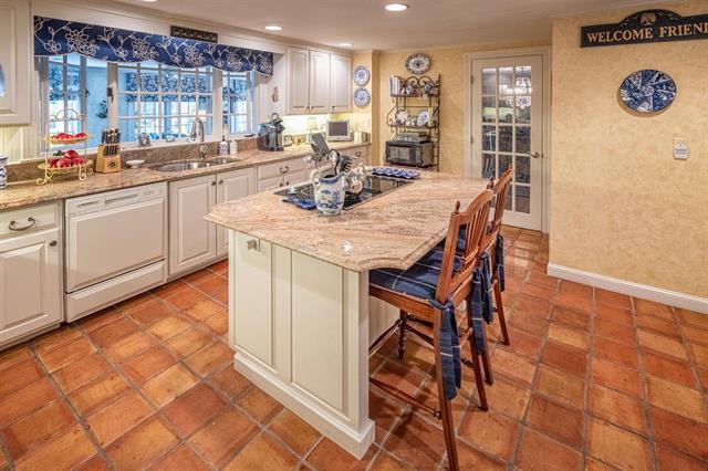Dover, New Hampshire, 03820, United States, 3 Bedrooms Bedrooms, ,4 BathroomsBathrooms,Residential,For Sale,1926257
