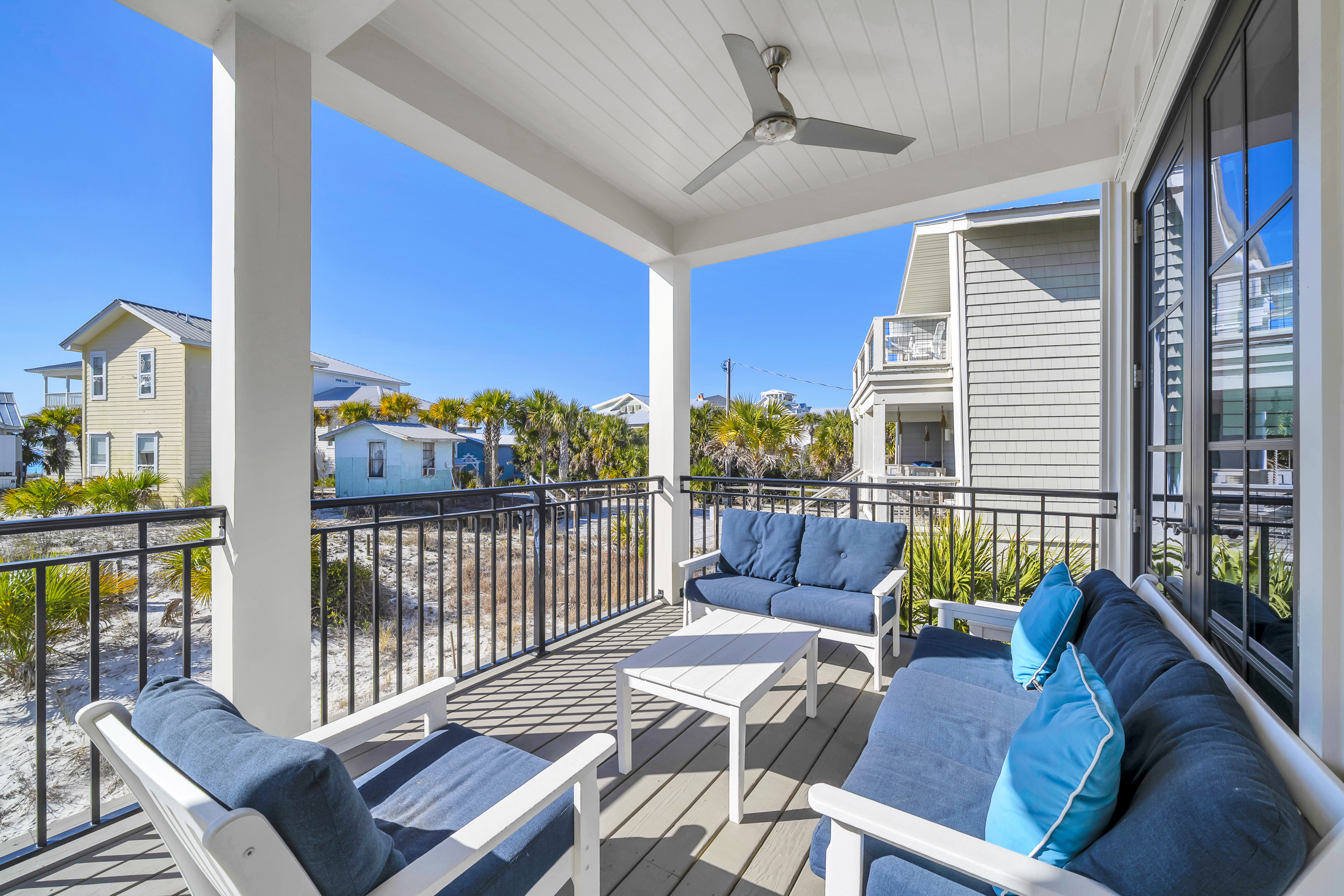  Iconic Grayton Beachfront Retreat with Elevator, Pool & Ample Parking - 物件實景