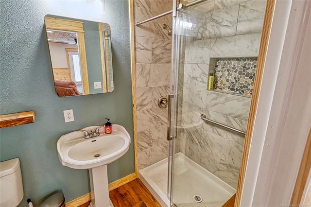 Eufaula, Oklahoma, 74432, United States, 3 Bedrooms Bedrooms, ,3 BathroomsBathrooms,Residential,For Sale,1987326