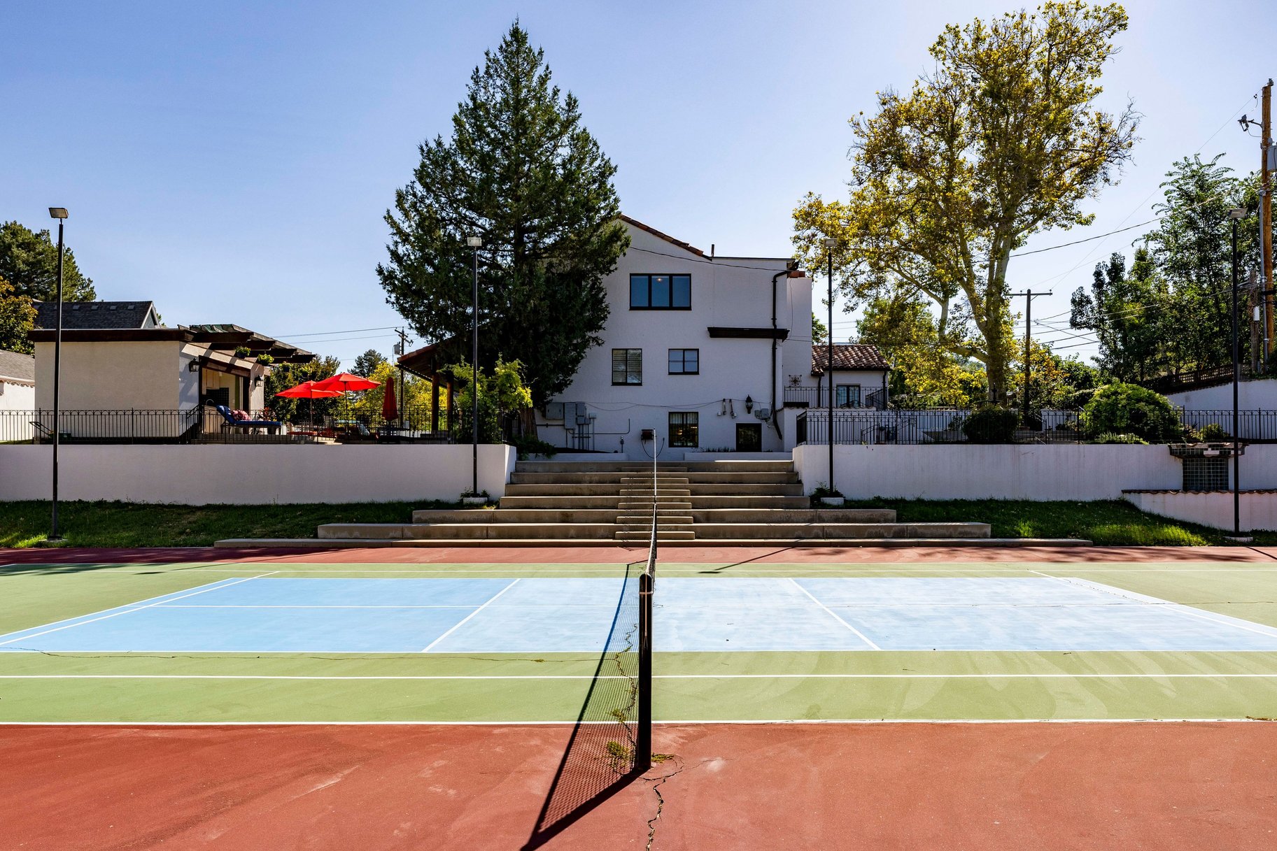  an iconic yalecrest estate where  history meets resort living - 物件實景