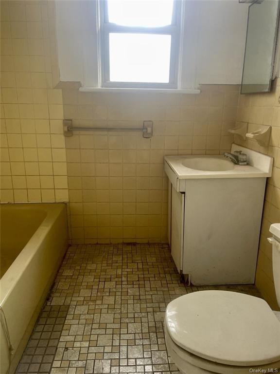 Dobbs Ferry, New York, 10522, United States, 4 Bedrooms Bedrooms, ,2 BathroomsBathrooms,Residential,For Sale,1888691