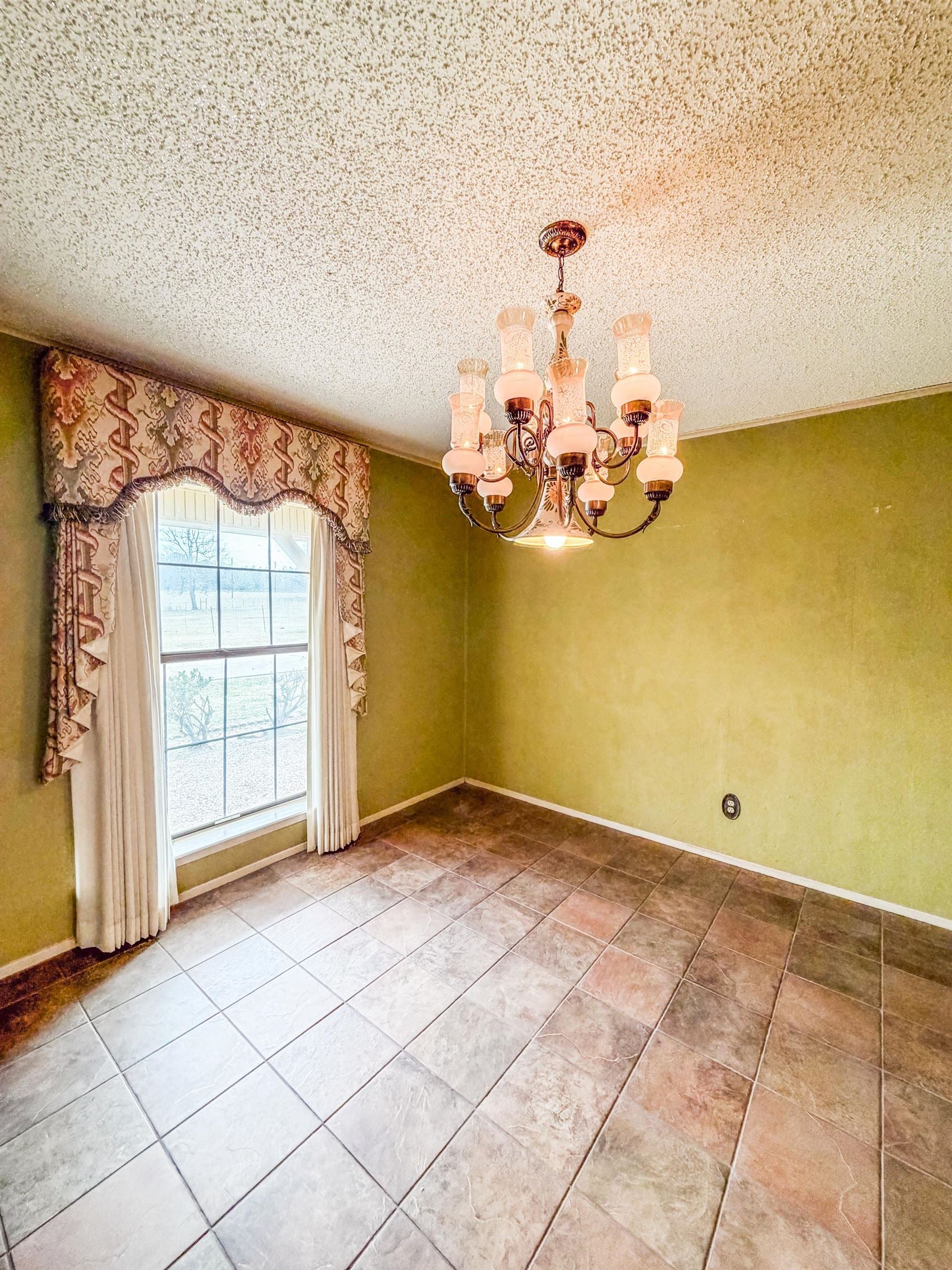 Marshall, Texas, 75670, United States, 5 Bedrooms Bedrooms, ,4 BathroomsBathrooms,Residential,For Sale,1996423