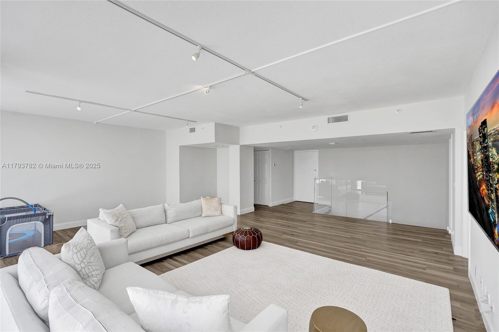 Aventura, Florida, 33180, United States, 5 Bedrooms Bedrooms, ,4 BathroomsBathrooms,Residential,For Sale,1794425