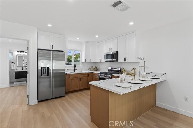 Los Angeles, California, 90044, United States, ,Residential,For Sale,1997733