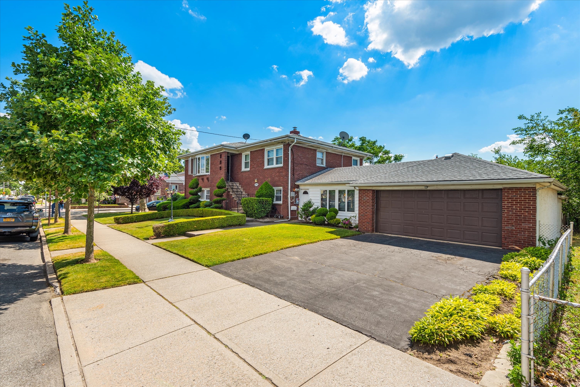 Howard Beach, New York, 11414, United States, 4 Bedrooms Bedrooms, ,3 BathroomsBathrooms,Residential,For Sale,1835164