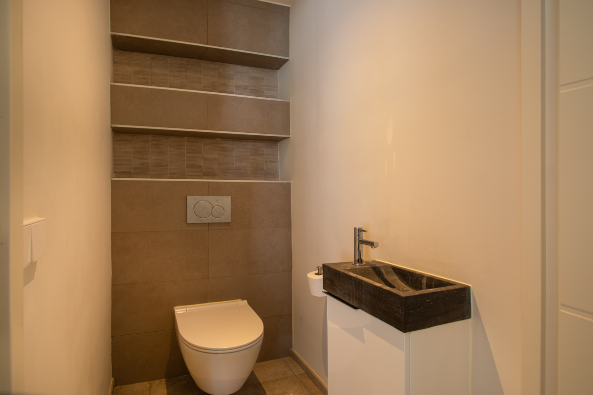 Jan Sofat, CW, 2 Bedrooms Bedrooms, ,2 BathroomsBathrooms,Residential,For Sale,1752587