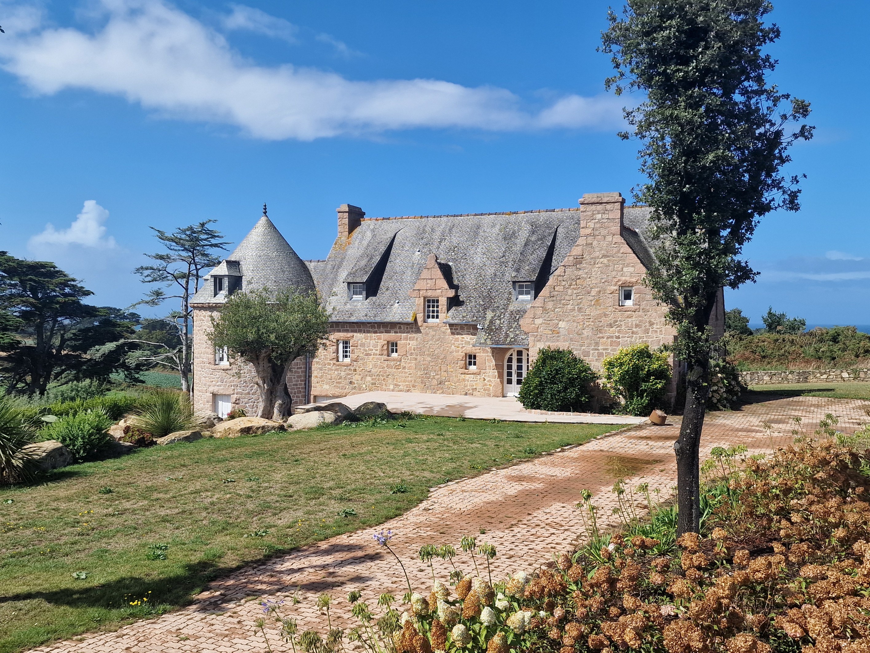  An Exceptional Coastal Estate in Plougrescant: A Canvas for Bespoke Luxury - 物件實景