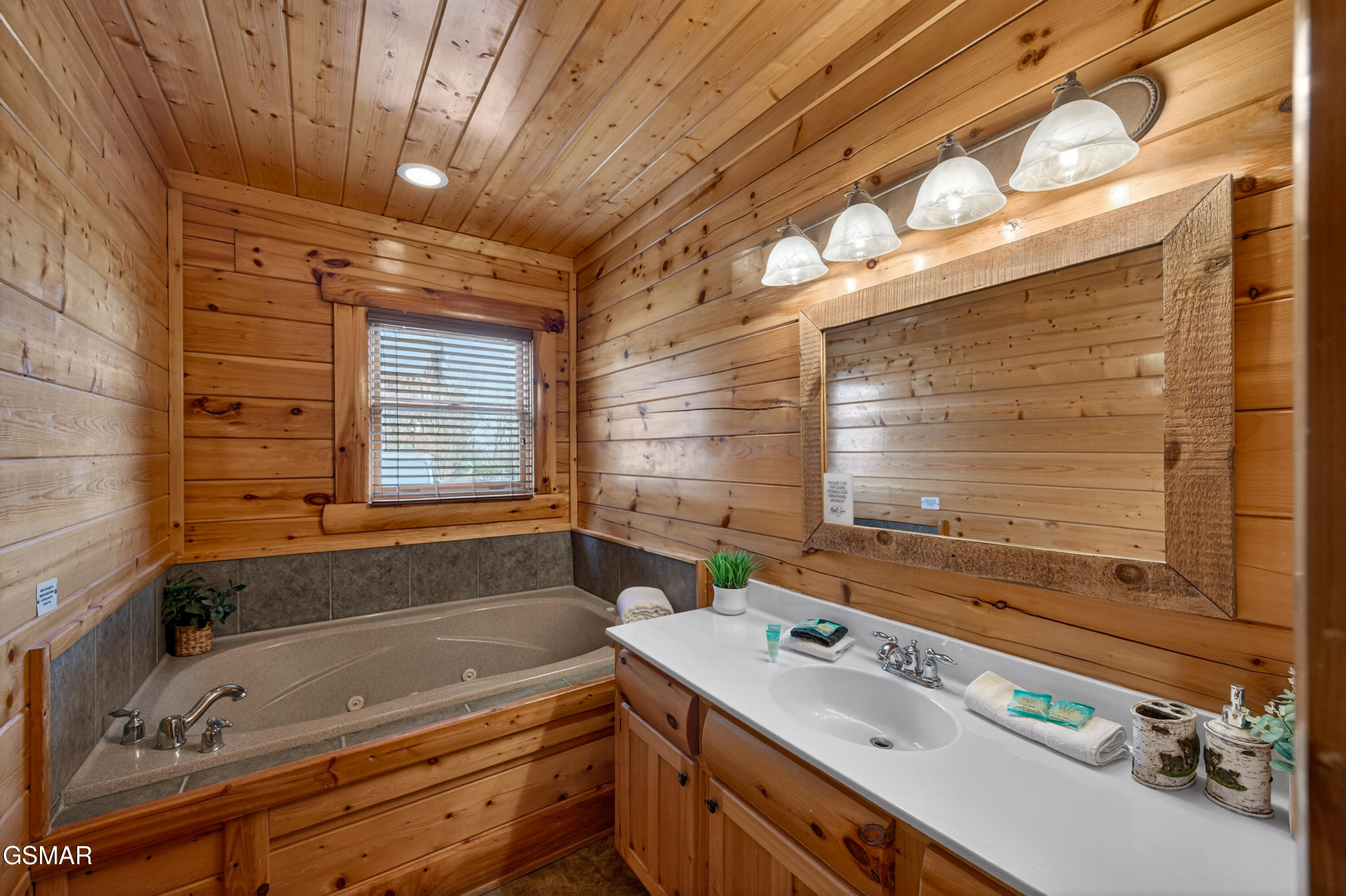 Sevierville, Tennessee, 37862, United States, 3 Bedrooms Bedrooms, ,5 BathroomsBathrooms,Residential,For Sale,2021105