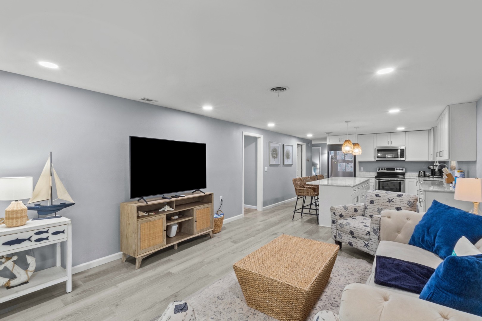Longboat Key, Florida, 34228, United States, 4 Bedrooms Bedrooms, ,2 BathroomsBathrooms,Residential,For Sale,2017303