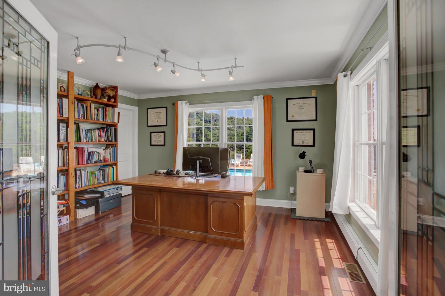 Big Pool, Maryland, 21711, United States, 5 Bedrooms Bedrooms, ,4 BathroomsBathrooms,Residential,For Sale,1897017