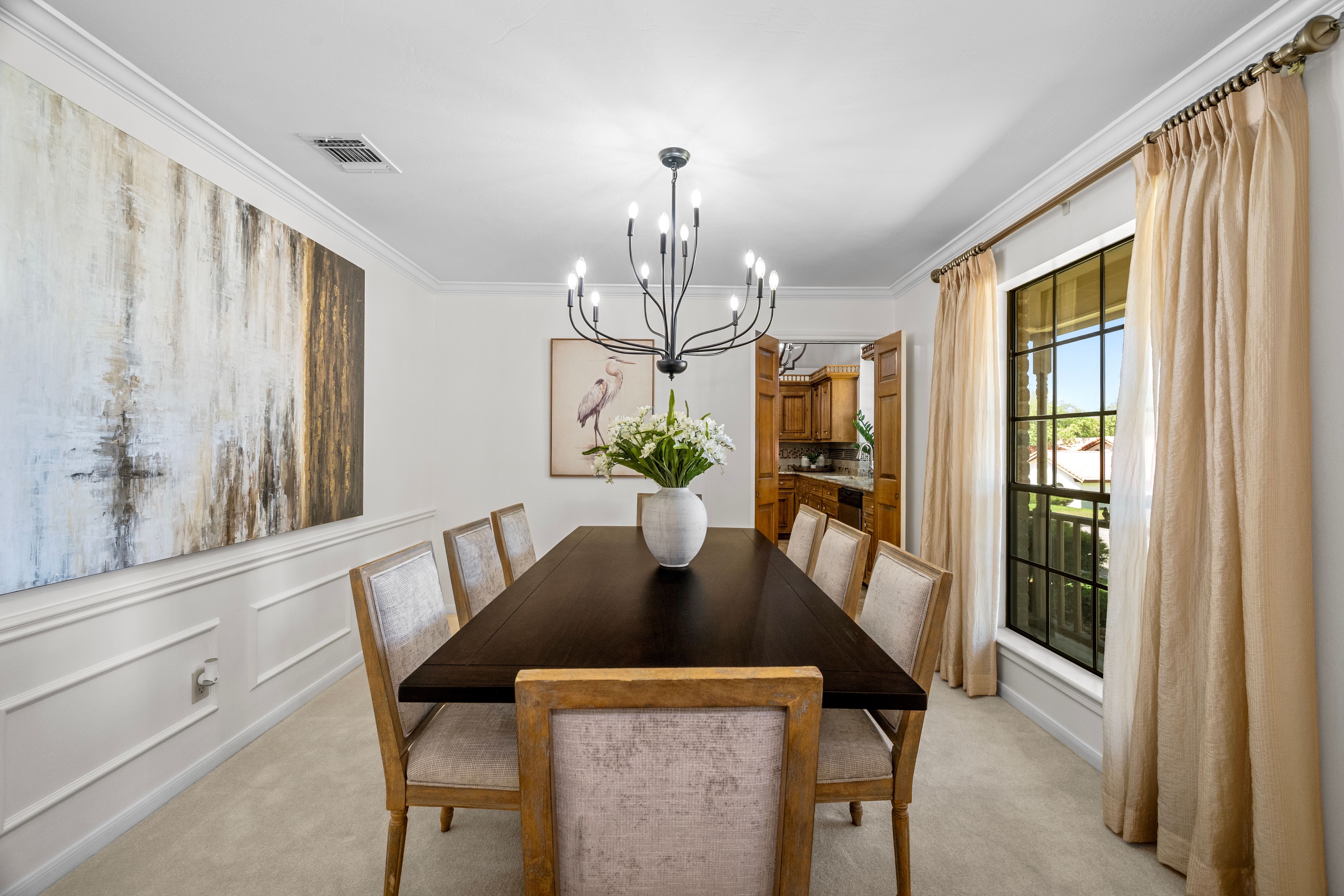  Custom Home with Private Backyard Oasis - 物件實景