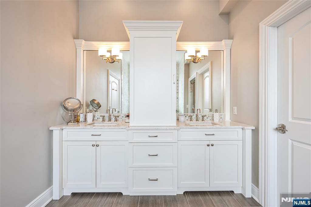 Cliffside Park, New Jersey, 07010, United States, 4 Bedrooms Bedrooms, ,5 BathroomsBathrooms,Residential,For Sale,1998497