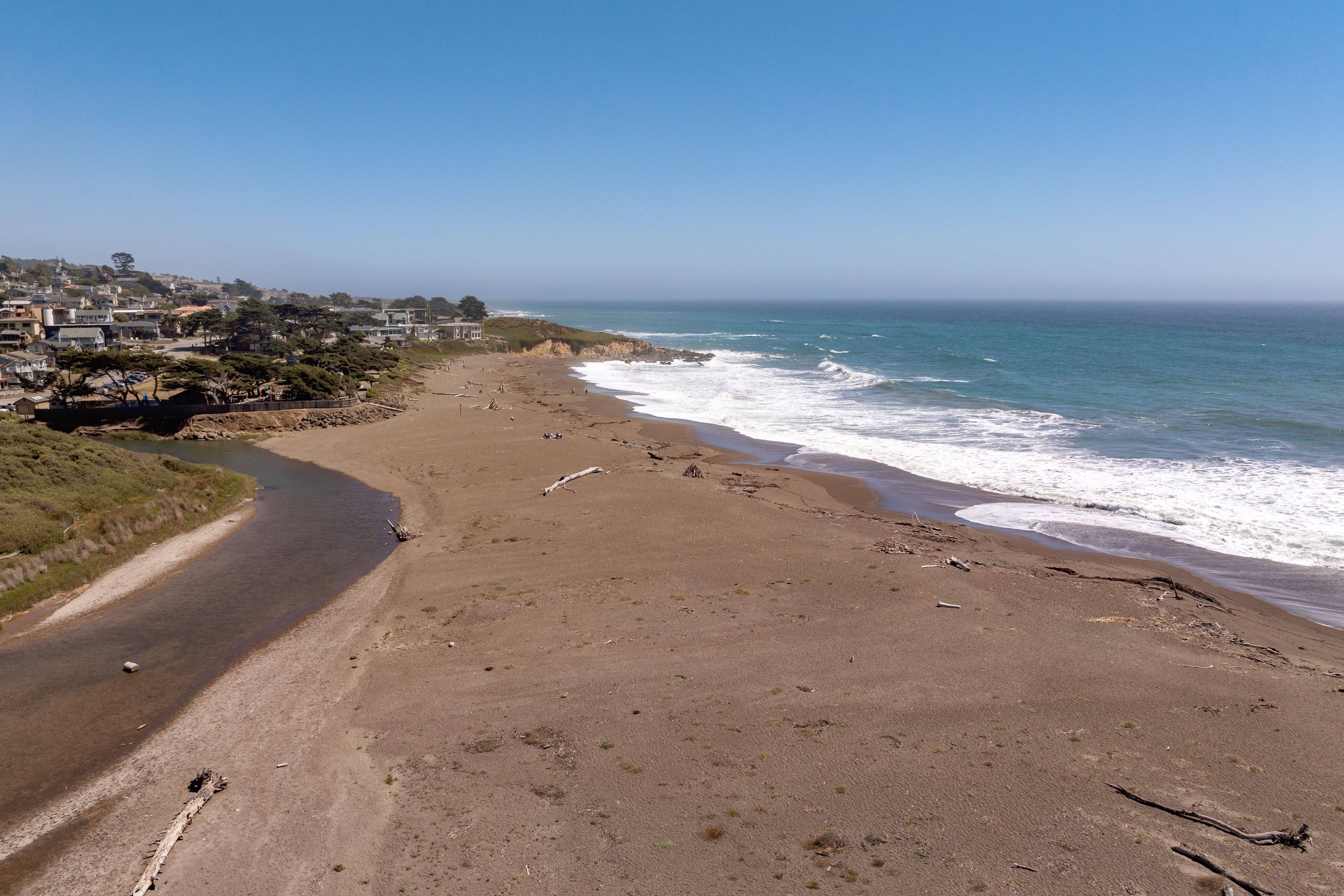  Rare Single-Level Oceanfront Retreat on World-Famous Moonstone Beach - 物件實景