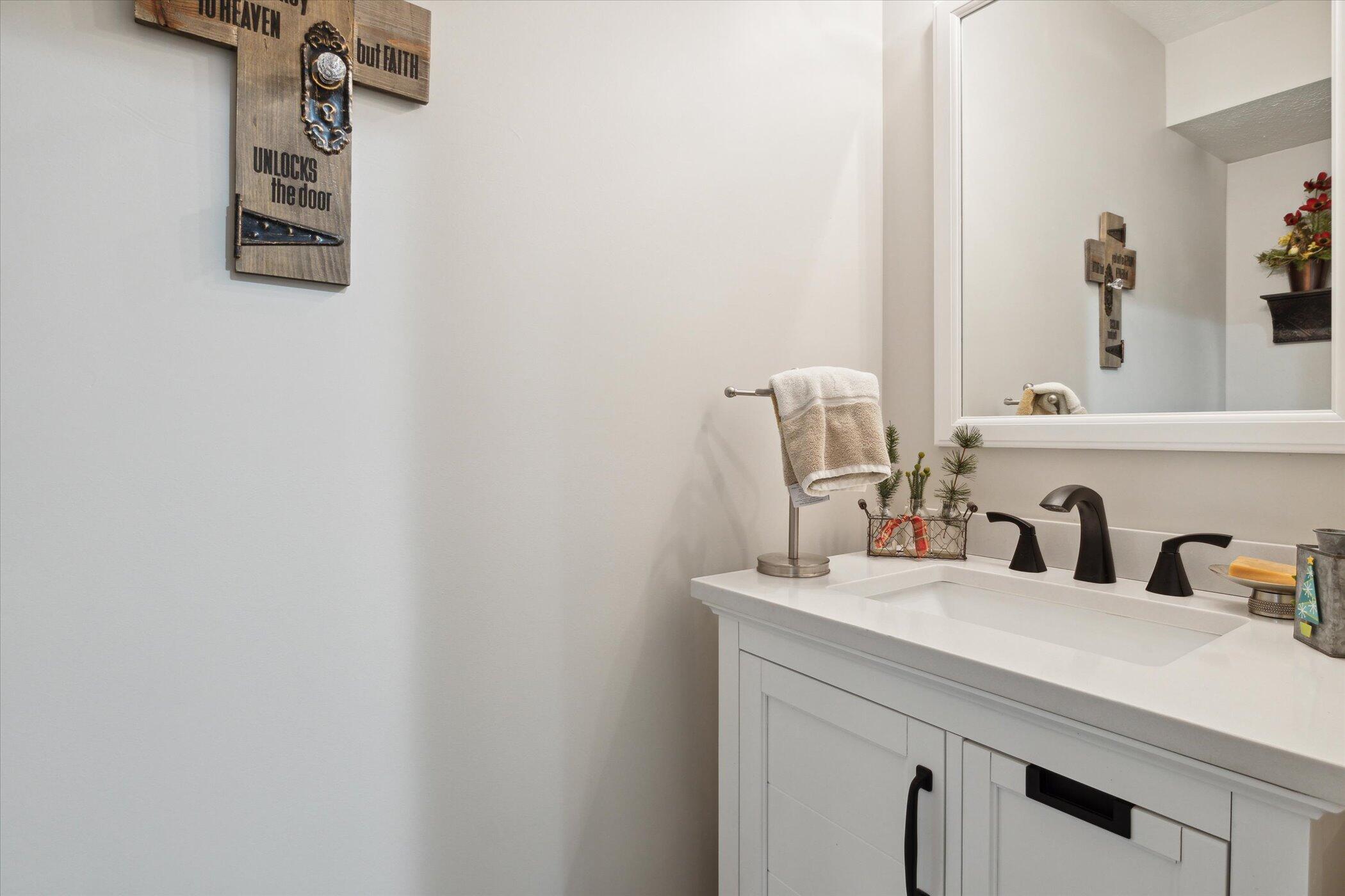 Edwardsburg, Michigan, 49112, United States, 4 Bedrooms Bedrooms, ,4 BathroomsBathrooms,Residential,For Sale,1989598