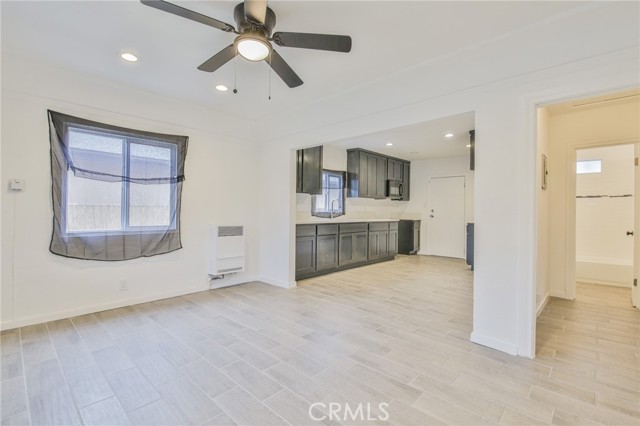 Los Angeles, California, 90003, United States, 5 Bedrooms Bedrooms, ,Residential,For Sale,1889512