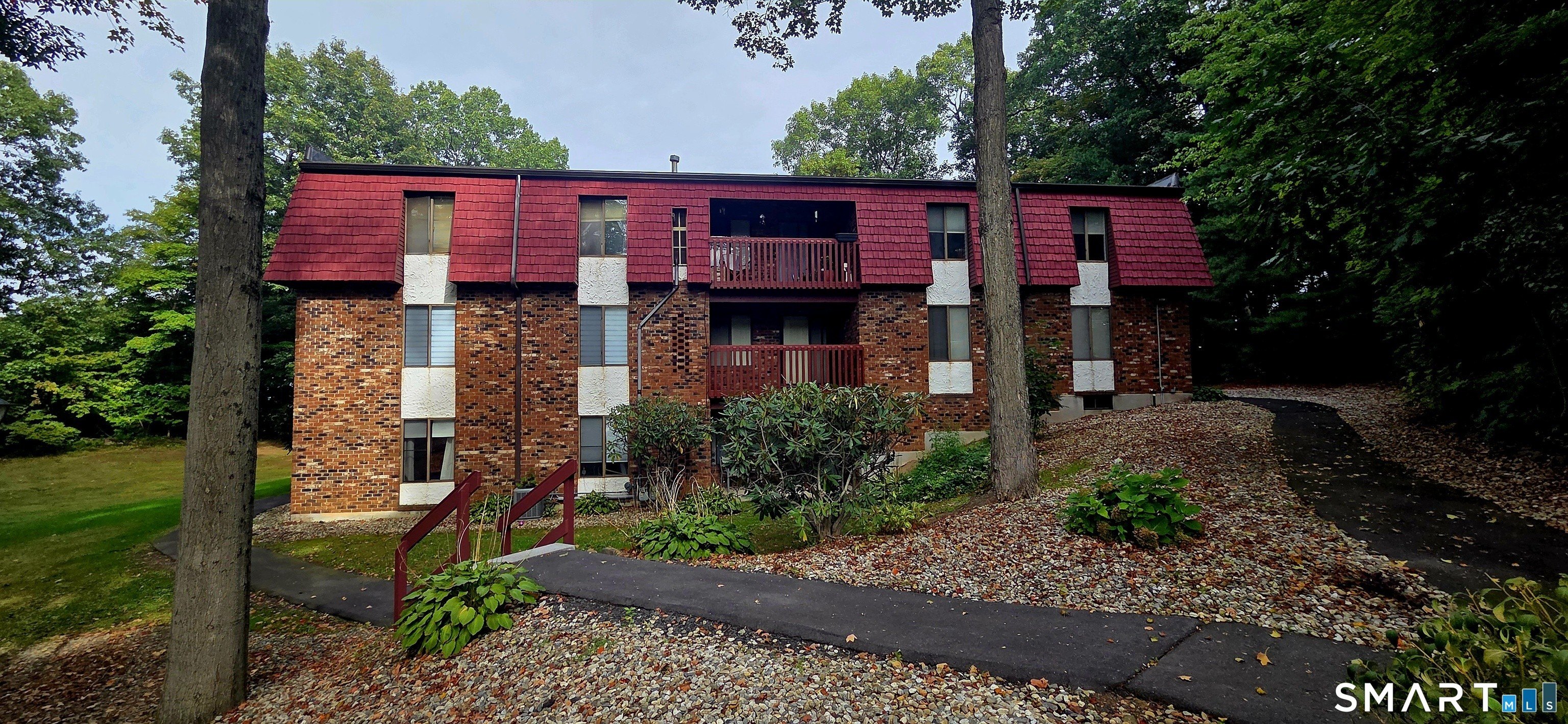 Woodsedge Dr, Newington, CT 06111