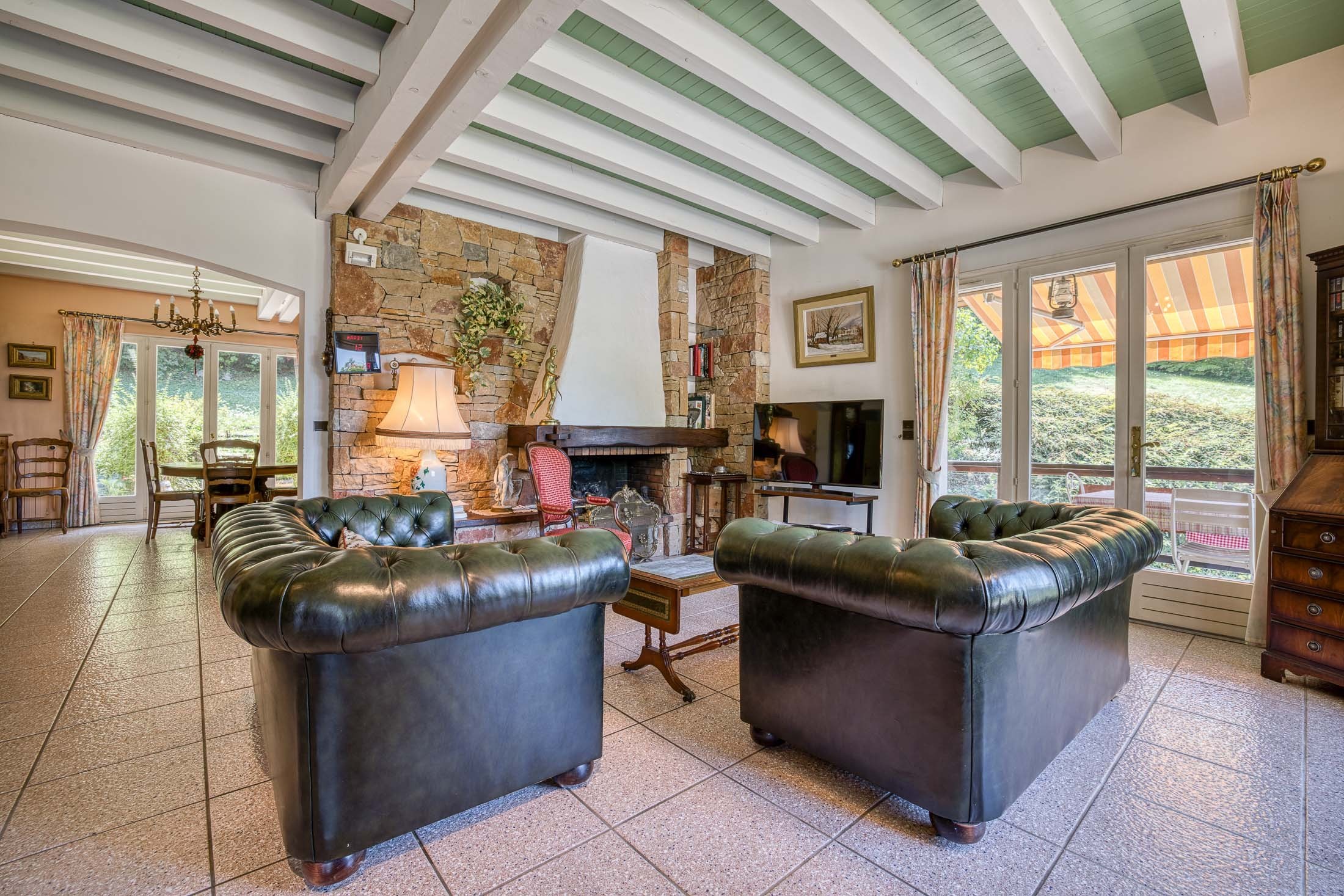 Exceptional property with views of Lake, the mountains, and the Château de Ment… - 物件實景