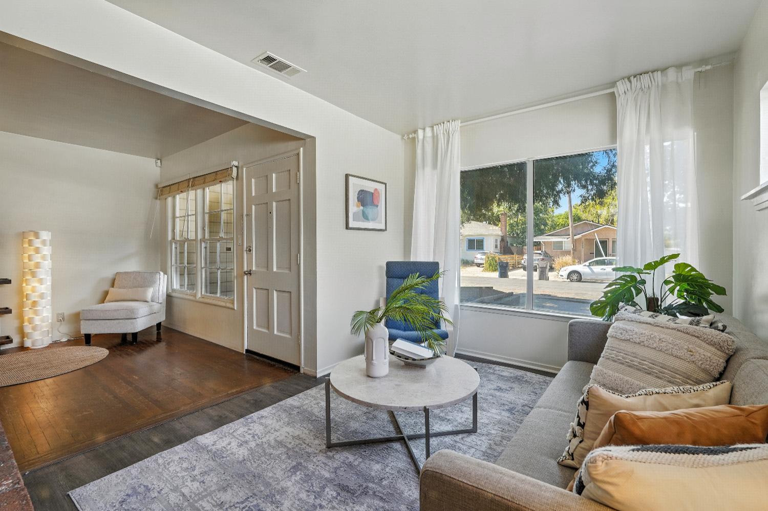 Sacramento, California, 95820, United States, 3 Bedrooms Bedrooms, ,2 BathroomsBathrooms,Residential,For Sale,1940182