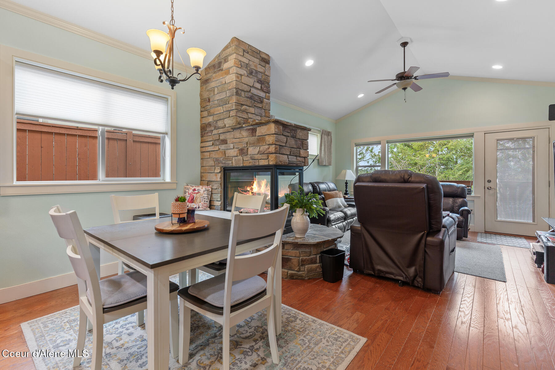 Coeur d'Alene, Idaho, 83815, United States, 2 Bedrooms Bedrooms, ,3 BathroomsBathrooms,Residential,For Sale,2010057