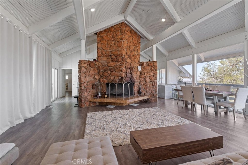 Palmdale, California, 93591, United States, 4 Bedrooms Bedrooms, ,1 BathroomBathrooms,Residential,For Sale,1940534