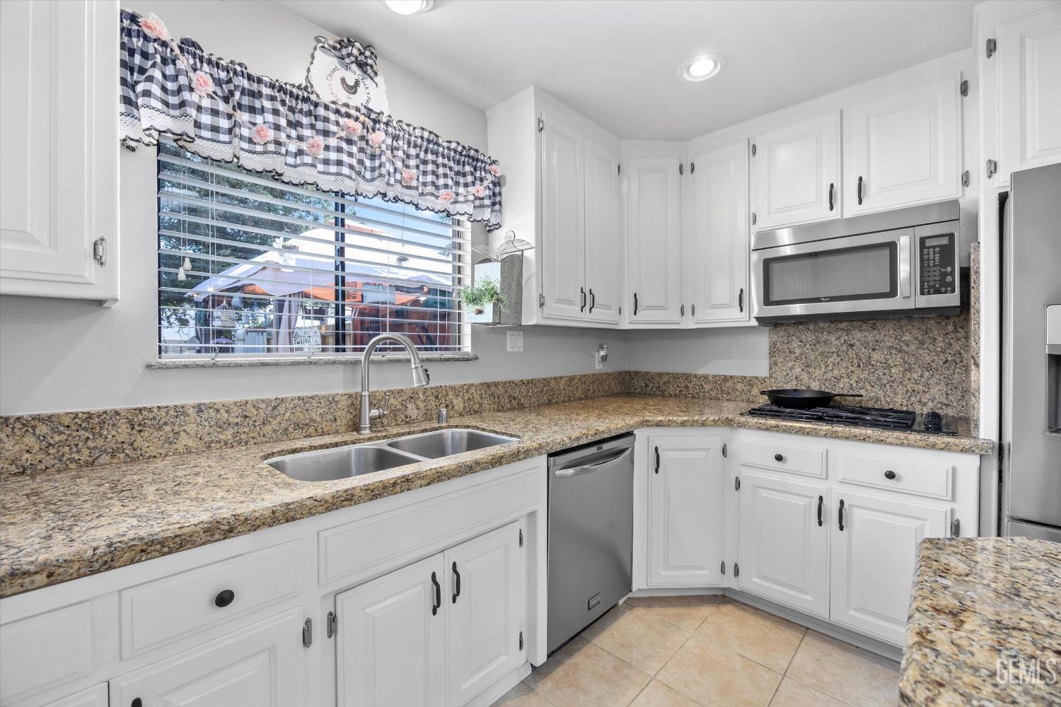 Bakersfield, California, 93308, United States, 4 Bedrooms Bedrooms, ,3 BathroomsBathrooms,Residential,For Sale,1989442