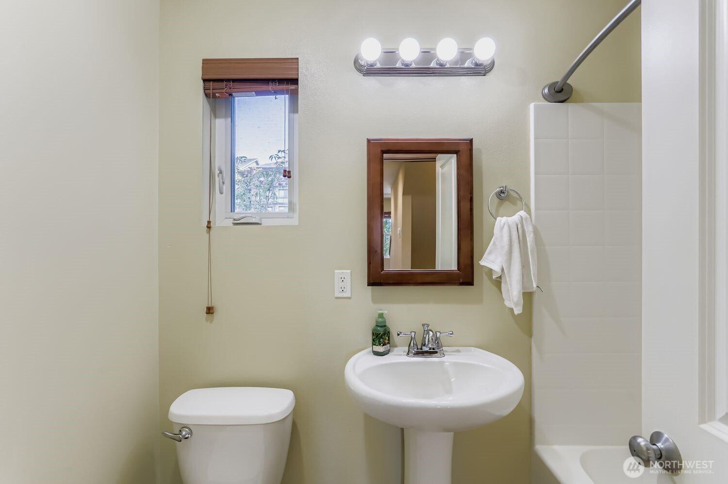 ISSAQUAH, Washington, 98029, United States, 4 Bedrooms Bedrooms, ,2 BathroomsBathrooms,Residential,For Sale,1951162