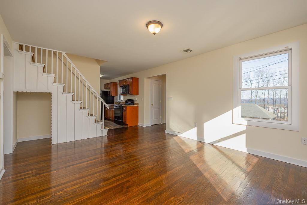 Haverstraw, New York, 10927, United States, 4 Bedrooms Bedrooms, ,2 BathroomsBathrooms,Residential,For Sale,2001244