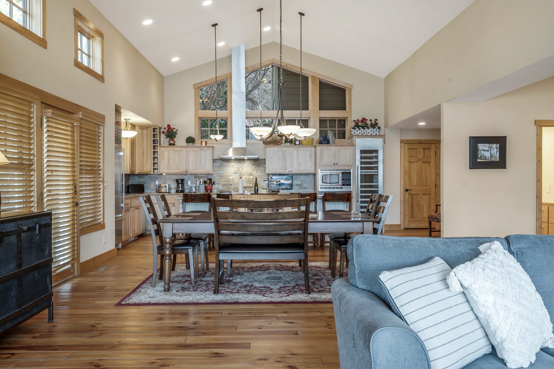 Sagle, Idaho, 83860, United States, 5 Bedrooms Bedrooms, ,6 BathroomsBathrooms,Residential,For Sale,1978919