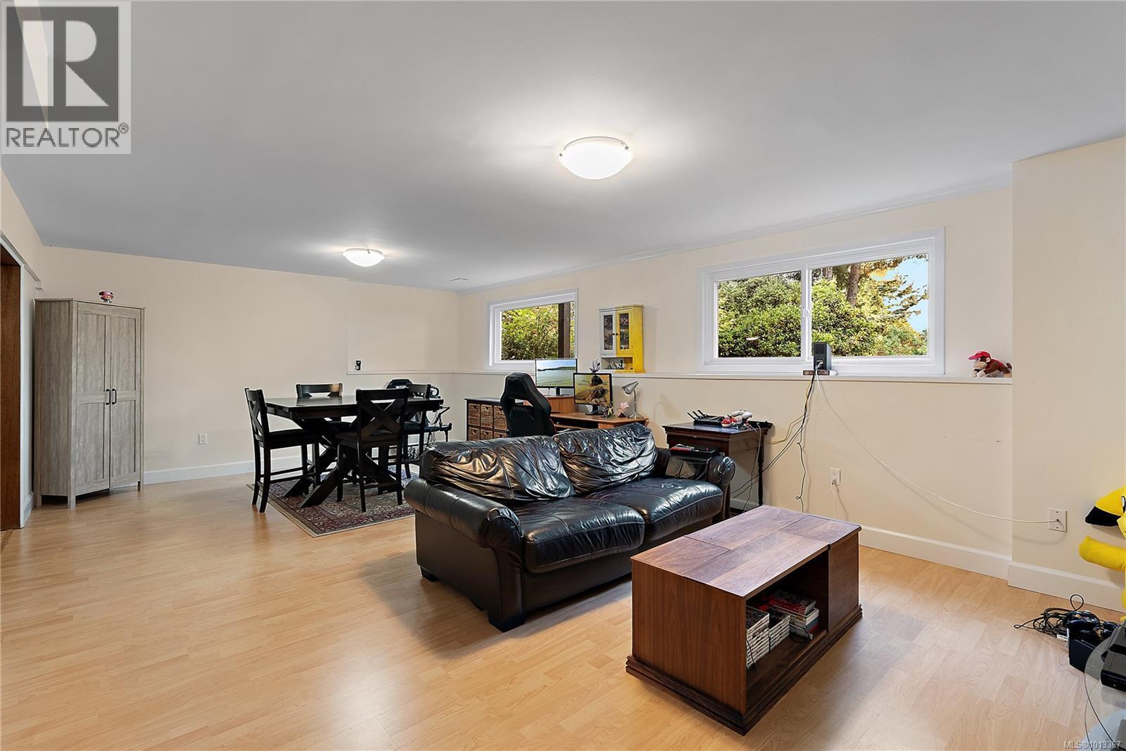 NORTH SAANICH, British Columbia, V8L 5L5, CA, 5 Bedrooms Bedrooms, ,4 BathroomsBathrooms,Residential,For Sale,1946996