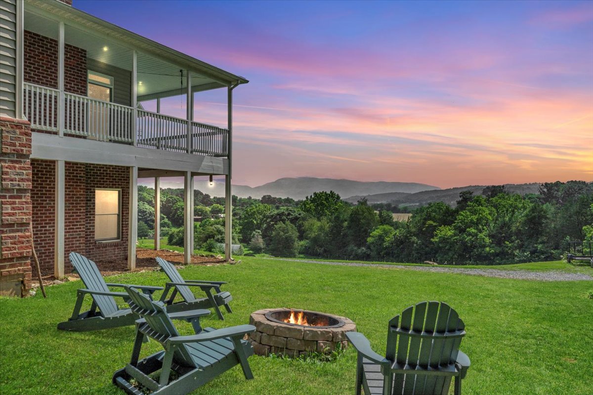 Buchanan, Virginia, 24066, United States, 5 Bedrooms Bedrooms, ,4 BathroomsBathrooms,Residential,For Sale,1900741
