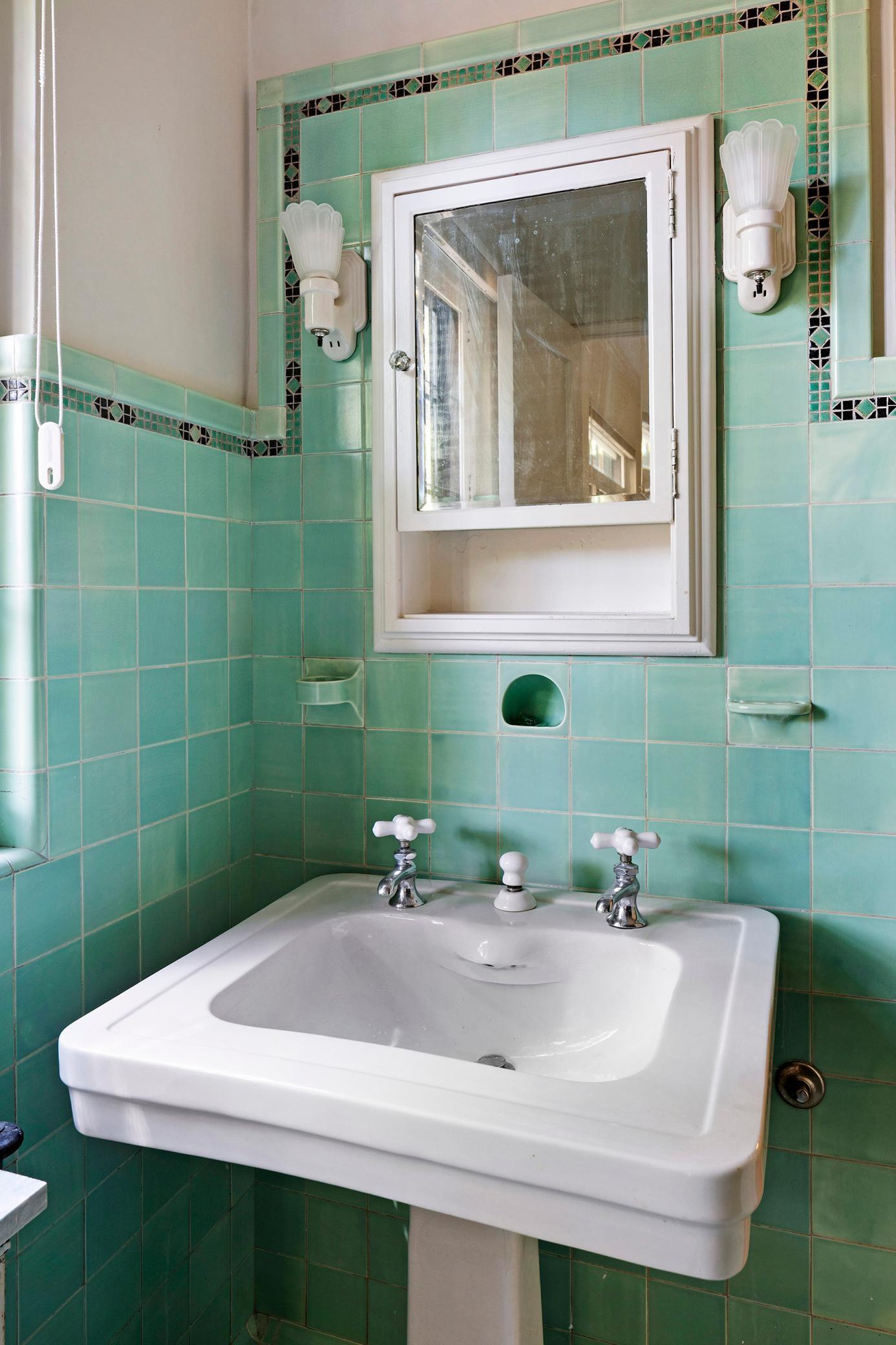 Minneapolis, Minnesota, 55403, United States, 3 Bedrooms Bedrooms, ,2 BathroomsBathrooms,Residential,For Sale,1714237