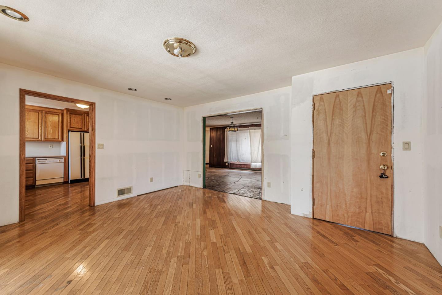 Santa Clara, California, 95051, United States, 3 Bedrooms Bedrooms, ,3 BathroomsBathrooms,Residential,For Sale,1941607