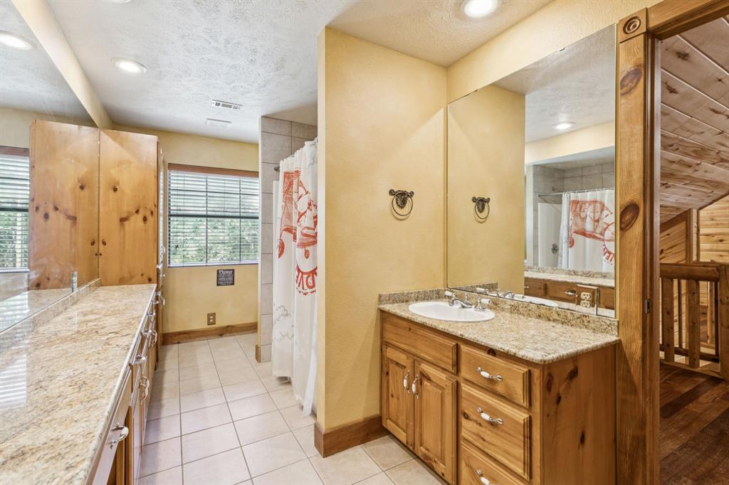 Pottsboro, Texas, 75076, United States, 3 Bedrooms Bedrooms, ,4 BathroomsBathrooms,Residential,For Sale,1949804