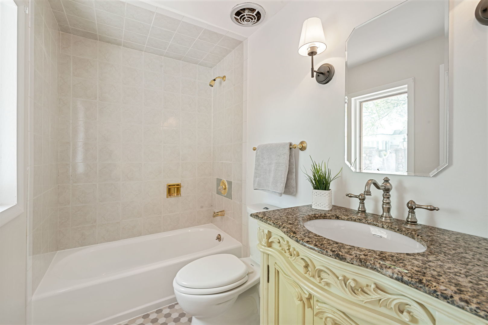 Oak Brook, Illinois, 60523, United States, 5 Bedrooms Bedrooms, ,6 BathroomsBathrooms,Residential,For Sale,1796873