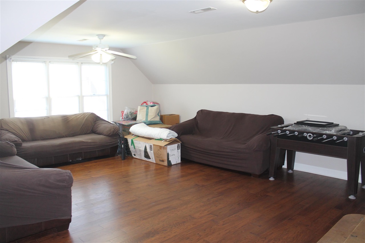 Bowling Green, Kentucky, 42104, United States, 5 Bedrooms Bedrooms, ,3 BathroomsBathrooms,Residential,For Sale,1827848