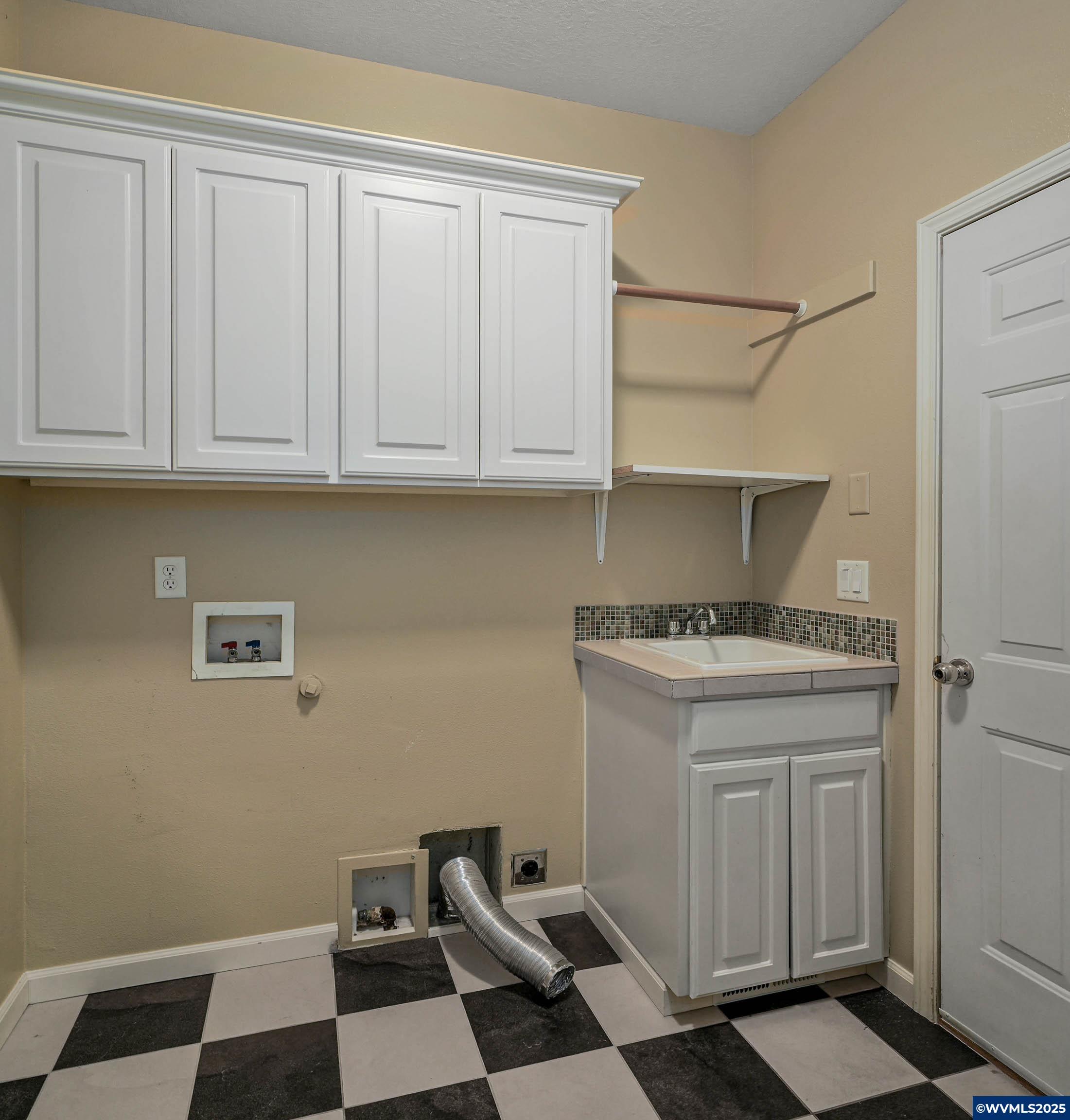 Salem, Oregon, 97306, United States, 5 Bedrooms Bedrooms, ,4 BathroomsBathrooms,Residential,For Sale,1786457